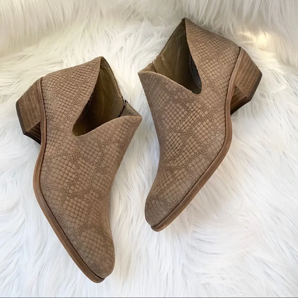 NEW Vince Camuto Phendra embossed booties 8.5